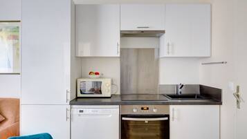 Réfrigérateur, four, plaque de cuisson, lave-vaisselle