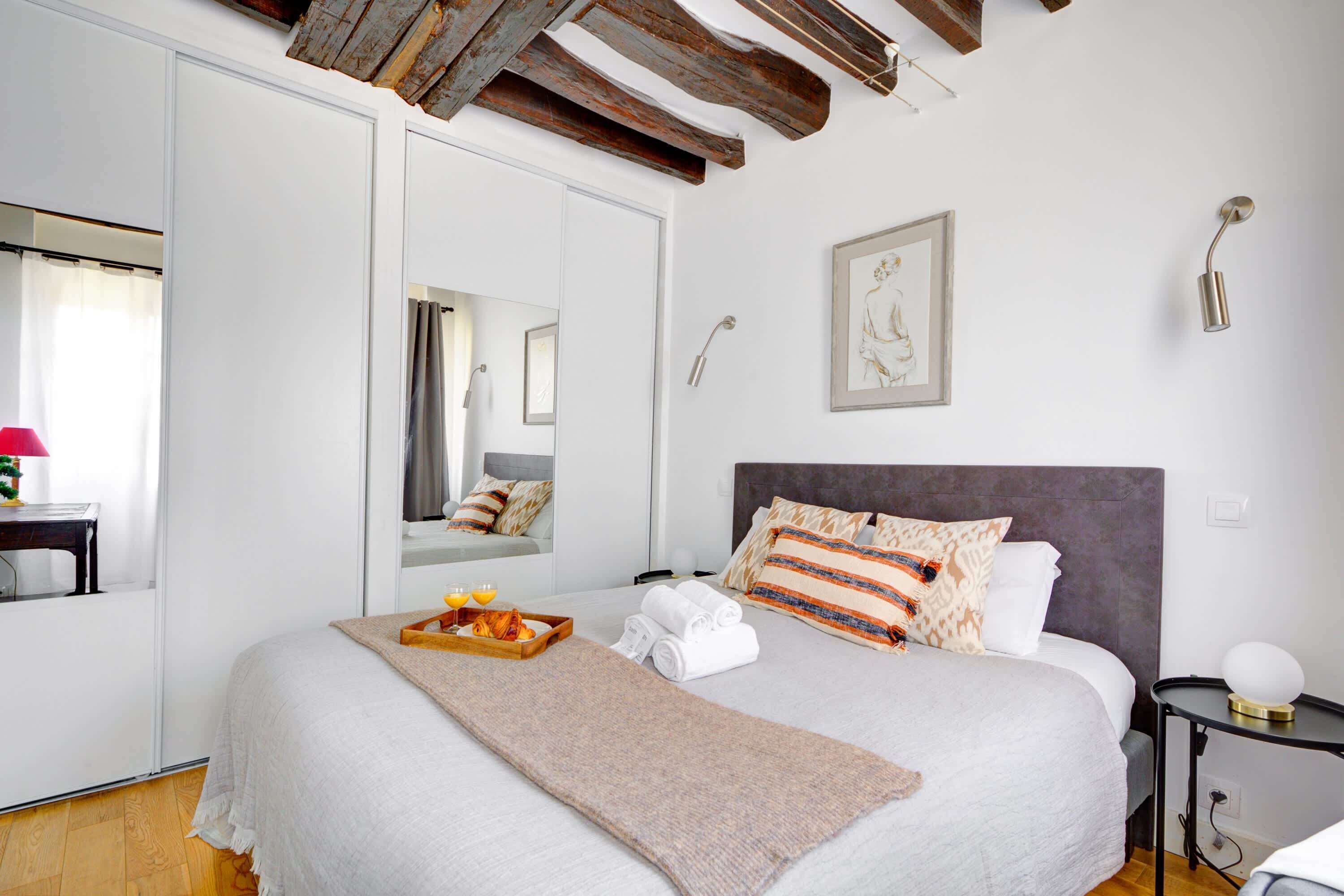 1 habitación, escritorio, tabla de planchar con plancha y wifi gratis 