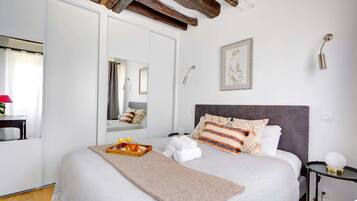 1 habitación, escritorio, tabla de planchar con plancha y wifi gratis