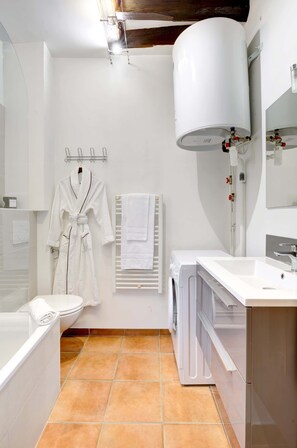Dusche, Haartrockner, Handtücher