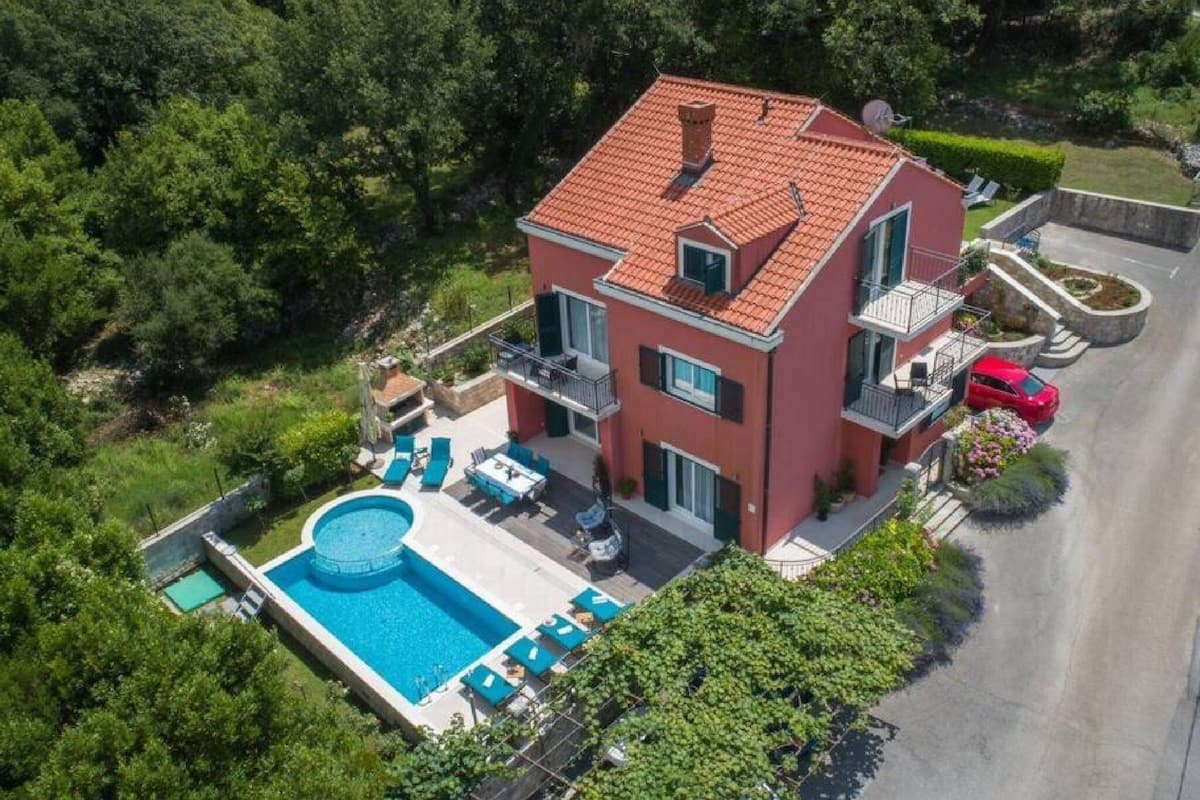 Villa (Five Bedroom Villa with Swimming pool) | Luchtfoto
