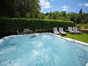 Villa (Five Bedroom Villa with Swimming pool) | Outdoor spa tub