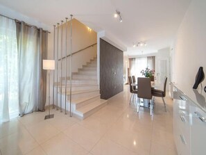 Villa (Five Bedroom Villa with Swimming pool) | Esszimmer