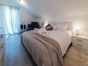 Villa (Five Bedroom Villa with Swimming pool)