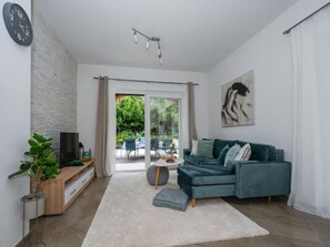 Villa (Five Bedroom Villa with Swimming pool) | Vardagsrum