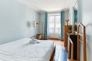 2 bedrooms, desk, iron/ironing board, travel crib