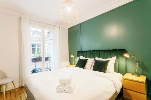 1 bedroom, desk, iron/ironing board, free WiFi - Le Marais - Rue Montorgueil Area Stylish 1BR Flat (Paris)