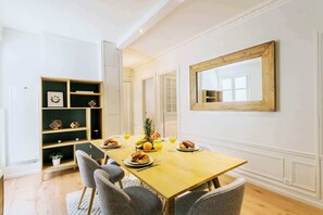Dining - Le Marais - Rue Montorgueil Area Stylish 1BR Flat (Paris)