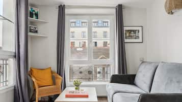 Una Smart TV, una oficina