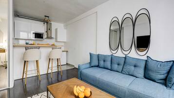 Una Smart TV, una oficina