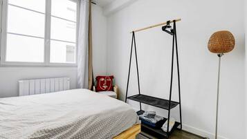 1 slaapkamer, een bureau, een strijkplank/strijkijzer, gratis wifi