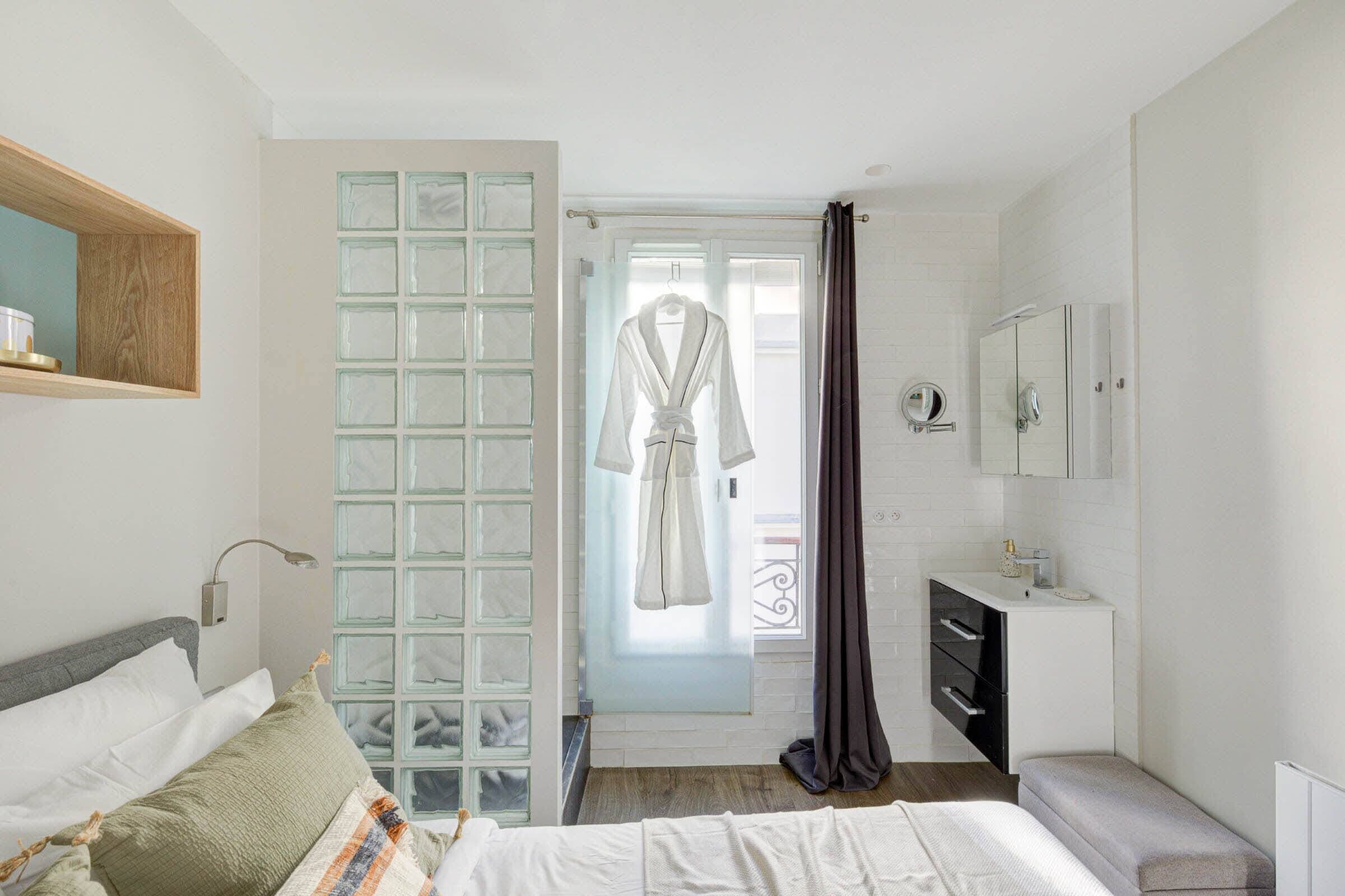 1 sovrum, skrivbord, strykjärn/strykbräda och gratis wi-fi