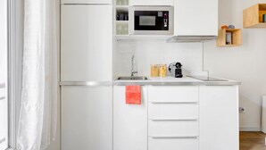 Kaffetrakter/tekoker, kjøleskap, mikrobølgeovn og ovn