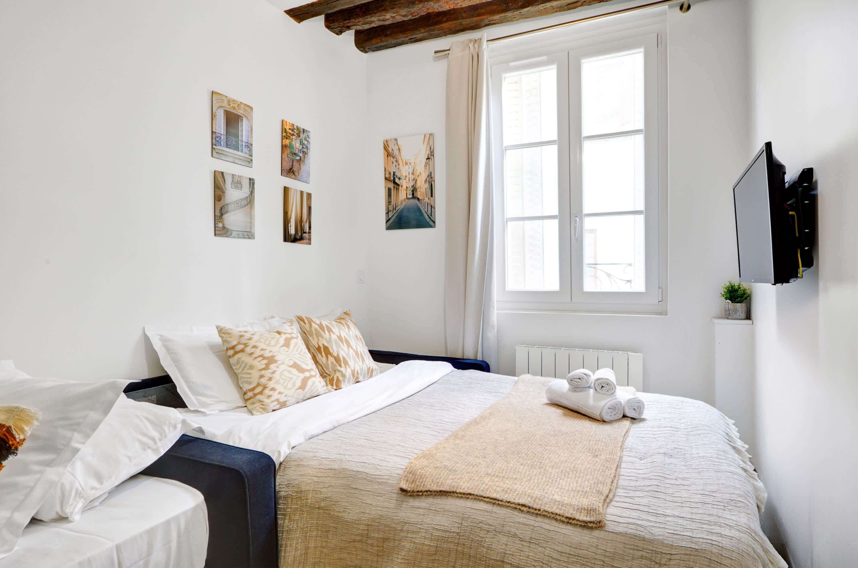 1 soverom, skrivebord, strykejern/-brett og wi-fi (inkludert)