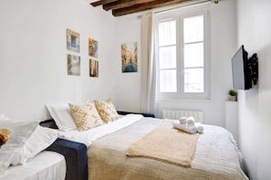 1 slaapkamer, een bureau, een strijkplank/strijkijzer, gratis wifi