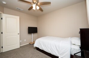 2 bedrooms, iron/ironing board, free WiFi, bed sheets