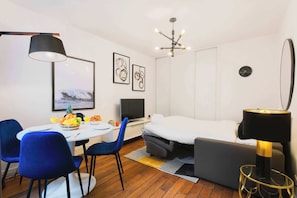 1 bedroom, desk, iron/ironing board, free WiFi - Latin Quarter Calm & Stylish 1BR - St Germain (Paris)