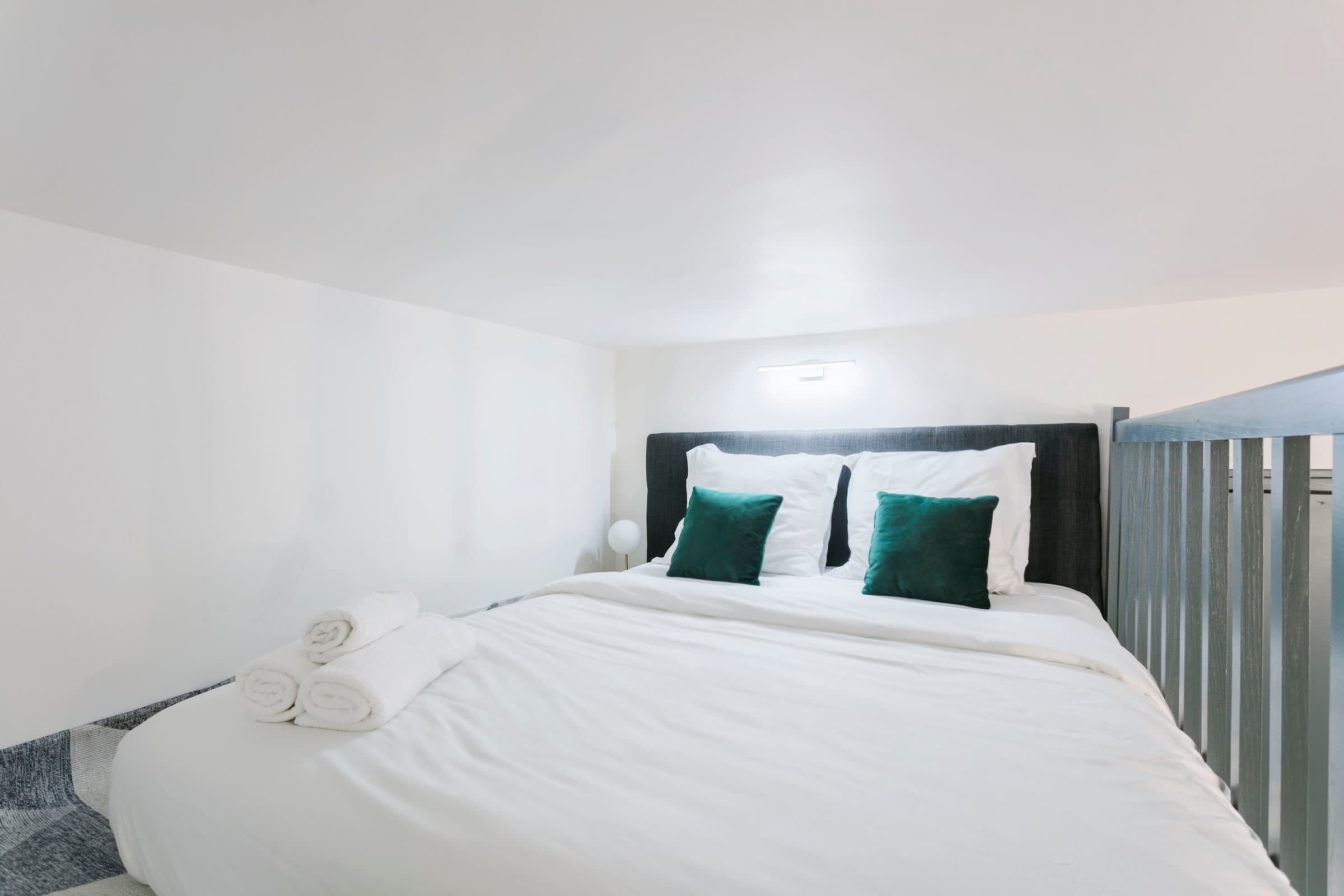 1 chambre, bureau, fer et planche à repasser, Wi-Fi gratuit