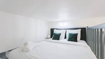 1 slaapkamer, een bureau, een strijkplank/strijkijzer, gratis wifi
