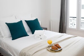 1 bedroom, desk, iron/ironing board, free WiFi - Charming 1BR in the Heart of Montorgueil Area (Paris)