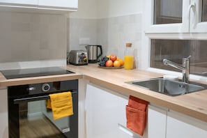 Refrigerador, horno, placa de cocina, lavavajillas