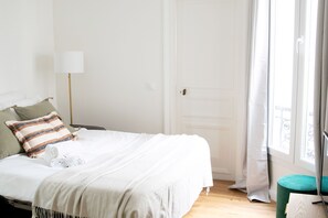 1 habitación, escritorio, tabla de planchar con plancha y wifi gratis 