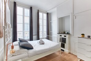 1 bedroom, desk, iron/ironing board, free WiFi