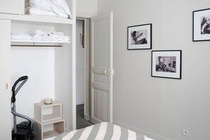 1 habitación, escritorio, tabla de planchar con plancha y wifi gratis 