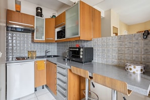 Refrigerador, microondas, horno, placa de cocina