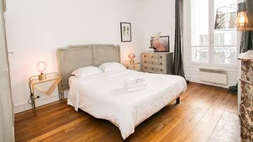 2 bedrooms, desk, iron/ironing board, travel crib