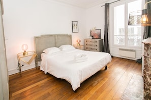 2 bedrooms, desk, iron/ironing board, travel crib