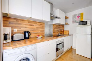 Frigorífic, microones, forn i placa de cuina