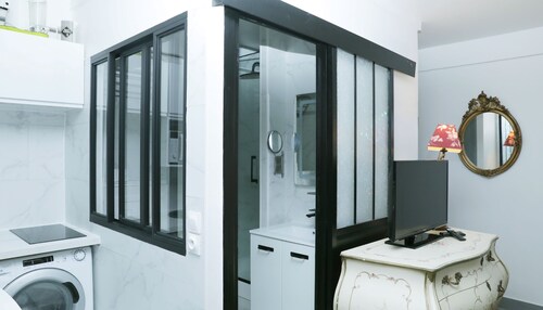 Quiet Studio Near Trocadero and the Eiffel Tower
