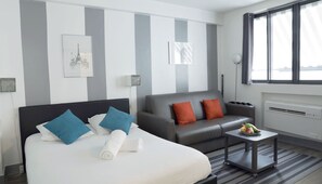 1 sovrum, skrivbord, strykjärn/strykbräda och gratis wi-fi