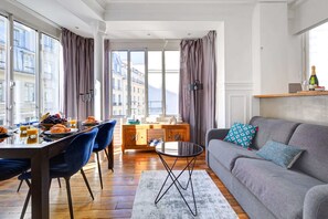 Téléviseur, bureau