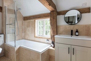 Hair dryer, towels - New Property - Marble Bridge Farm (Chichester)