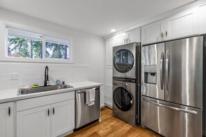 Interior - Hidden Renovated Garden Cottage Near Costco, I99 (Shoreline)