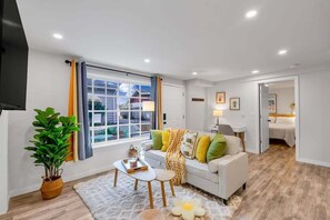 TV, offices - Secret & Cozy Renovated Cottage Near Costco, I99 (Shoreline)