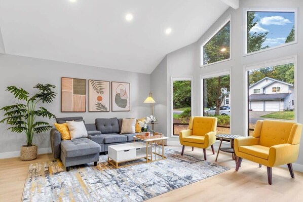 Televisión, futbolito, oficina