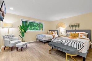 4 bedrooms, desk, WiFi, bed sheets