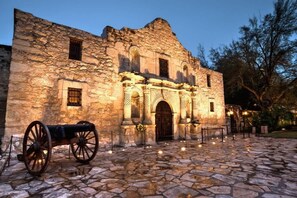 The Alamo - #1 historical place to visit