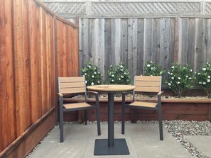 Outdoor dining - Redwood Nook - 8 min walk to redwood state park (Felton)