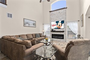Smart TV, DVD player, ping pong, books - ⭐⭐5 Bed, 4 Bath Property | SOUTH Facing Pool | Gated Resort | Mins to Disney ⭐⭐ (Davenport)