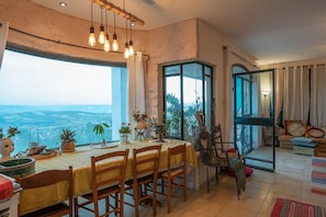 Dining - Loveneel Sea Galilee Retreat by SeaNRent (Yavne'el)
