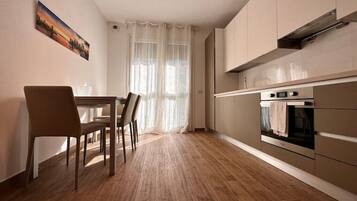 Réfrigérateur, micro-ondes, four, lave-vaisselle