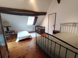 2 bedrooms, desk, iron/ironing board, travel cot - Maison de Caractère, Jardin Clos , au Calme, Proche zoo de Beauval et Châteaux (Écueillé)
