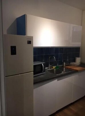 冷蔵庫、オーブン、コンロ