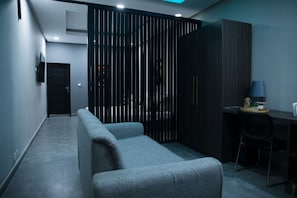 Työpöytä, silitysrauta/-lauta, ilmainen Wi-Fi, vuodevaatteet