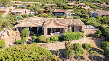 Villa Grand | Vista al jardín