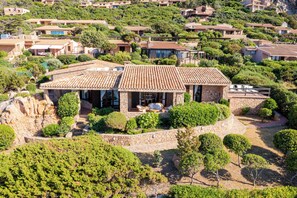 Grand Villa | Garden view